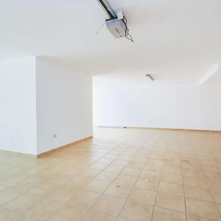 Admiral House Villa *