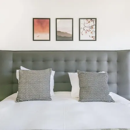 Admiral House Villa *