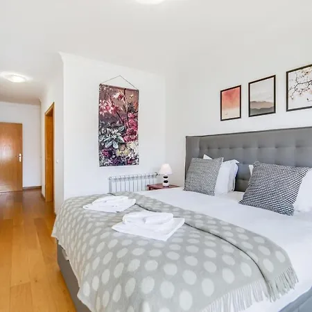 Admiral House Villa *